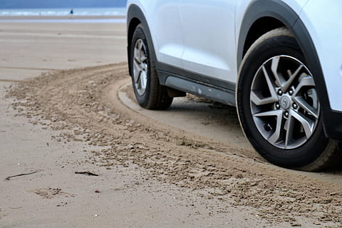 movimento, guidare, ruote, tecnologia, meccanica, veicolo, divertimento, deriva, settore automobilistico, auto, cavalcare, sabbia, rotazione, maturo, mezzi di trasporto, ruota, pneumatico, modo di trasporto, terra, veicolo a motore, natura, strada, giorno, spiaggia, strada sterrata, sporco, nessuno, viaggio, all'aperto, fuoristrada, scena non urbana, fango, 5K, CC0, dominio pubblico, privo di copyright