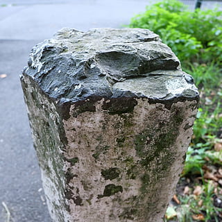 stein, steinstolper, steinalt, fokusere på forgrunnen, nærbilde, dag, ingen folk, natur, fast, strukturert, anlegg, utendørs, tre, ujevn, rock-objekt, stein - objekt, bark, mose, metall, forvitret, stang, betong, 2K, CC0, offentlig domene, opphavsrett gratis