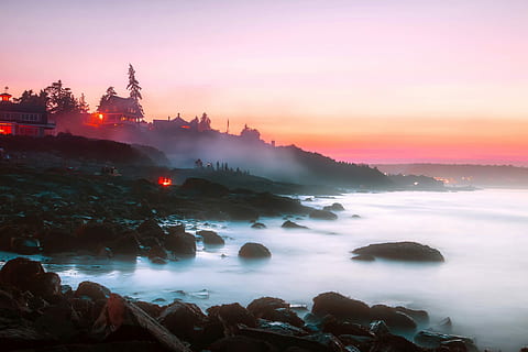 ogunquit sunset, boira, vora del mar, ogunquit, posta de sol, maine, línia de costa, domini públic, escènic, vespre, naturalesa, sortida del sol - alba, lloc famós, alba, escenics, aigua, a l'aire lliure, nit, mar, paisatge, cel, crepuscle, religió, cap gent, escenics - natura, sòlid, rock, rock - object, bellesa a la natura, tranquil·litat, escena tranquil·la, color taronja, arquitectura, idíl·lic, exterior de l'edifici, exposició llarga, destinacions de viatge, 1080P, CC0, domini públic, lliure de regalies