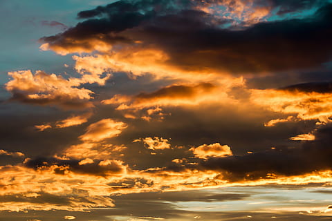núvols d'or daurats, cel de la nit, cel, núvols, llum, posta de sol, abendstimmung, romanç, llum solar, estiu, taronja, resplendor, morgenrot, fons, naturalesa, núvol - cel, cloudscape, vespre, temps, a l'aire lliure, sol, groc, color taronja, escenics, bellesa a la natura, escenics - natura, cel dramàtic, tranquil·litat, cap gent, idíl·lic, escena tranquil·la, vista d’angle baix, medi ambient, atmosfera, meteorologia, 5K