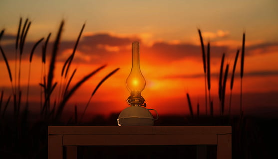 Weiß, Basis-Petroleumheizung, Tabelle, Sonnenuntergang, Lampe, Licht, Laterne, Romantik, Rechnung, Stimmung, Nachglühen, Himmel, wolke - himmel, keine Leute, orange Farbe, Natur, Lichtanlage, Schönheit in der Natur, Silhouette, Ruhe, Szenen - Natur, Dramatischer Himmel, ruhige Szene, draußen, Dämmerung, Pflanze, idyllisch, Nahansicht, Sonne, beleuchtet, elektrische Lampe, Luxus, 5K, CC0, gemeinfrei, lizenzfrei
