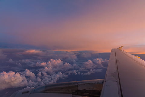 bilde, innsiden, luftfartøy, flygning, vindus side, fly, Sky, himmel, vinge, reise, utsikt, horisont, rosa, tåke, oransje, blå, jetfly, sky - himmel, solnedgang, transport, transportmiddel, flyfløyen, skjønnhet i naturen, natur, ingen folk, flying, naturskjønnhet - natur, på farten, oransje farge, utendørs, i lufta, offentlig transport, jetmotor, 5K, CC0, offentlig domene, opphavsrett gratis