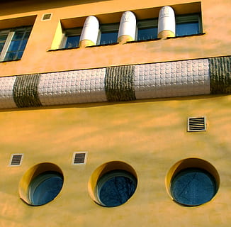 edifici, façana, decoració, vell, finestres, finlandès, helsinki, detall, arquitectura, finestra, dia, estructura construïda, cap gent, exterior de l'edifici, groc, a l'aire lliure, vehicle terrestre, barri residencial, manera de transport, naturalesa, vista d’angle baix, transport, reflexió, transport públic, funció de construcció de parets, marc complet, 1080P, CC0, domini públic, lliure de regalies