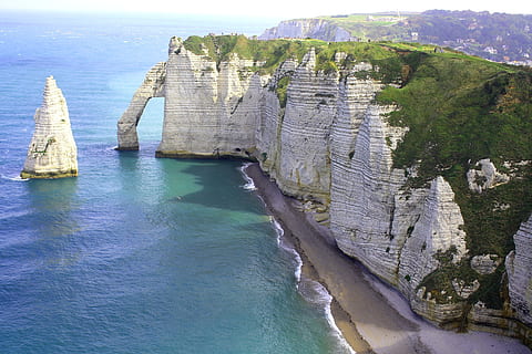 alb, formatie rock, verde, leafed, plante, Franţa, Normandia, coastă, plajă, stâncos, mare, stâncă, stânci albe, abrupt, calcaros, atlantic, apă, vacanţă, natură, Europa, litoral, vară, peisaj, scenics, albastru, vacante, loc faimos, destinații de călătorie, obiect de rocă, Marea Mediterana, turism, călătorie, în aer liber, locații de călătorie, malul mării, arhitectură, scenice - natura, frumusețe în natură, teren, zi, liniște, Munte, o scenă liniștită, nici o persoana, idilic, plantă, formare, 4K, CC0, domeniu public, fără drepturi de autor