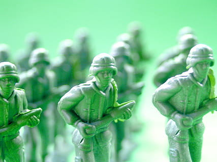 persone, arte, modello, sfocatura, azione, scopo, armato, esercito, attacco, battaglia, infanzia, combattere, difesa, profondità di campo, display, figurine, fuoco, divertimento, verde, gruppo, guardia, pistola, fanteria, comando, militare, uniforme militare, all'aperto, plastica, giocare, fucile, scultura, piccolo, soldato, soldati, statua, simbolo, lavoro di squadra, minuscolo, giocattolo, viaggio, uniforme, unità, arma, rappresentazione umana, nessuno, rappresentazione, figurina, colore verde, creatività, arte e artigianato, avvicinamento, somiglianza maschile, concentrarsi sulle conoscenze acquisite, girato in studio, messa a fuoco selettiva, giorno, natura, storia, natura morta, 2K