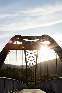 bro, solnedgang, bue, skumring, bro konstruktion, Abendstimmung, horisont, aftenhimmel, træer, landskab, Skov, natur, bro rækværk, rækværk, bro piers, hængebro, solskin, steder af interesse, bygning, vigtigste spessart, schweiziske francs, Mainfranken, skyer, forår, blå, hovedområde, refleksioner, naturskøn, Tyskland, himmel, sky - himmel, sollys, linseflare, solstråle, arkitektur, sol, bygget struktur, transportmidler, dag, ingen mennesker, udendørs, bil, forbindelse, glas - materiale, bro - menneskeskabt struktur, 5K, CC0, offentligt domæne, royaltyfrie