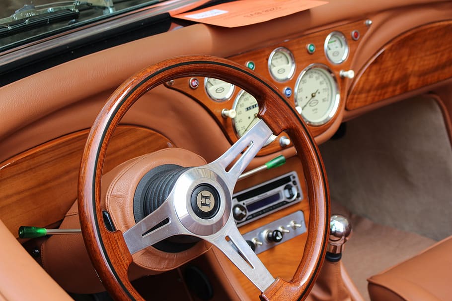 Oldtimer, Hochzeit, Hochzeitsauto, Fahrzeug, Transport, Transportart, Rad, Richtung, Lenkrad, Luxus, keine Leute, Tachometer, Sport, Segeln, Transportmittel, Auto, Instrumententafel, Kraftfahrzeug, Schalttafel, Fahrzeuginnenraum, Steuerung, Landfahrzeug, Ausrüstung, Reise, Reichtum, Geschwindigkeit, Autoinnenraum, Metall, Yacht, 5K