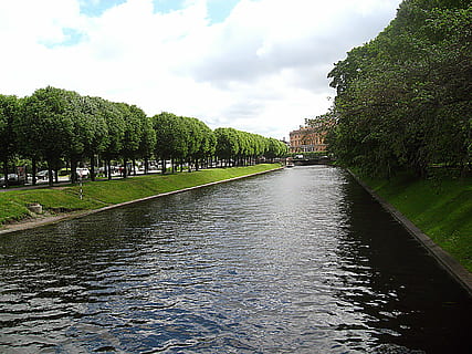 canal, arbres, núvols, Rússia, peter, cel, núvol - cel, arbre, a l'aire lliure, aigua, dia, planta, naturalesa, arquitectura, estructura construïda, riu, exterior de l'edifici, parc, cap gent, color verd, creixement, davant del mar, herba, parc - l'home va fer espai, ciutat, perspectiva decreixent, treelined, cobertura, 2K, CC0, domini públic, lliure de regalies