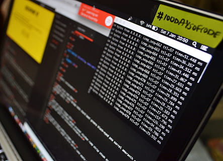laptop, macbook, zawodowiec, przemysł, połączenie, plama, biznes, zbliżenie, kodowanie, komputer, dane, pokaz, elektronika, skupiać, macbook pro, numer, programowanie, ekran, bezpieczeństwo, technologia, porozumiewanie się, Internet, wyposażenie komputera, technologia bezprzewodowa, śieć komputerowa, sprzęt, wewnątrz, żadnych ludzi, kontrola, monitor komputerowy, interes korporacyjny, selektywne skupienie, Graficzny interfejs użytkownika, 4K, CC0, domena publiczna, darmowe zdjęcia