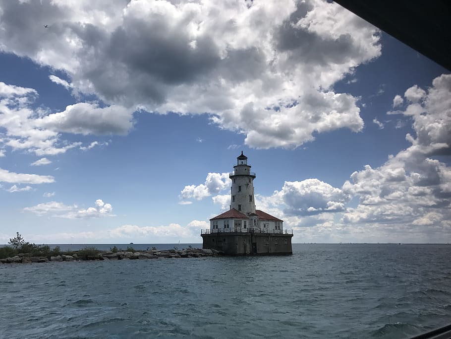 Chicago, Navy Pier, Leuchtturm, Wolken, See, Szene, Himmel, Wasser, wolke - himmel, Meer, die Architektur, gebaute Struktur, Gebäudehülle, Ufergegend, Tag, keine Leute, Natur, Beratung, Turm, Gebäude, Richtung, Sicherheit, Szenen - Natur, Horizont über Wasser, draußen, 4K