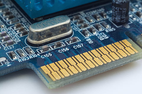 puce, haute technologie, électronique, La technologie, puce informatique, ordinateur, circuit imprimé, Industrie électronique, carte mère, fermer, macro, partie informatique, équipement, composant électrique, Les données, lien, affaires, équipement informatique, personne, prise de vue en studio, la communication, l'Internet, à l'intérieur, la finance, Technologie sans fil, bleu, industrie, affaire d'entreprise, métal, 5K, CC0, domaine public, libre de droits