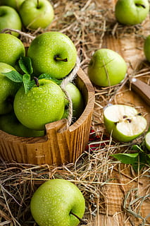 grön, äpplen, grund, fokuslins, äpple, frukt, tabell, sommar, skörda, mogen, äppelodling, grönt äpple, mat, trädgård, sommardag, elitexpo, närbild, gröna löv, mat och dryck, korg, äpple - frukt, äta nyttigt, grön färg, friskhet, högvinkelvy, inomhus, välbefinnande, behållare, inget folk, fortfarande liv, trämaterial, granny smith äpple, organisk, rå mat, 5K, CC0, offentligt domän, royaltyfria