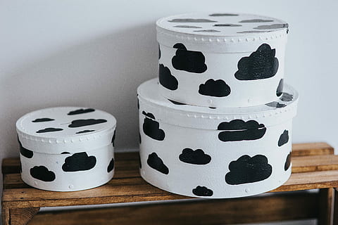 различный, игрушки, Предметы, полки, стена, полка, разнообразный, фигура, земной шар, в помещении, спорт, нет людей, крупный план, черный цвет, студийный снимок, натюрморт, контейнер, искусство и ремесло, еда и напитки, Таблица, белый цвет, дерево - материал, питание, два объекта, шаблон, форма, животное, ремесло, сосредоточиться на переднем плане, творческий подход, посуда, 5K