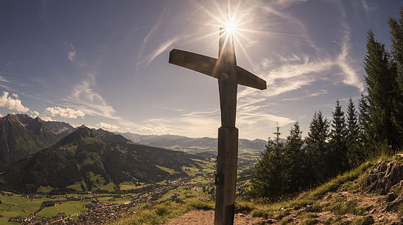 Munte, vârf, peisaj, alpin, natură, Grozav, soare, alp, vedere, drumeții, perspectivă, cer, munţi, scenice - natura, frumusețe în natură, nor - cer, o scenă liniștită, liniște, rază de soare, idilic, mediu inconjurator, lumina soarelui, plantă, religie, scenă non-urbană, de munte, semn, nici o persoana, în aer liber, îndrumare, lentila flacara, luminos, 5K, CC0, domeniu public, fără drepturi de autor
