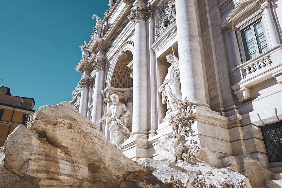arquitectura, edifici, infraestructura, blau, cel, Font de Trevi, Itàlia, estructura construïda, exterior de l'edifici, història, el passat, vista d’angle baix, art i artesania, escultura, destinacions de viatge, columna arquitectònica, estàtua, antic, representació, viatjar, sòlid, dia, artesania, naturalesa, cap gent, a l'aire lliure, civilització antiga, arqueologia, 4K