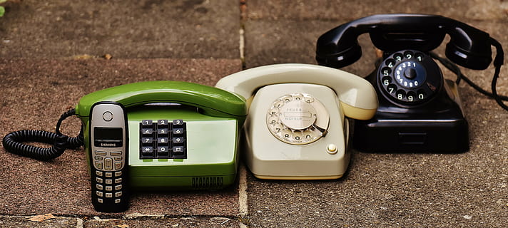 verde, bianca, nero, con filo, telefoni, Telefono, Modelli, generazioni, vecchio, comunicazione, comporre, ascoltatori, chiamata, antiquato, tecnologia, nostalgia, antico, Usato, telefono fisso, ricevitore telefonico, in stile retrò, connessione, telefono rotativo, nessuno, numero, cavo, colore nero, vista dall'alto, apparecchiature di telecomunicazione, il passato, cavo telefonico, comunicazioni globali, forma di comunicazione, 5K, CC0, dominio pubblico, privo di copyright