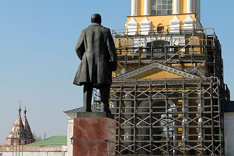 εκκλησίες, αντίθεση, lenin, αρχιτεκτονική, εξωτερικό κτίριο, δομημένη δομή, εργοτάξιο, βιομηχανία, σε εξωτερικό χώρο, ανθρώπινη εκπροσώπηση, ουρανός, αναπαράσταση, ημέρα, την τέχνη και τη βιοτεχνία, γλυπτική, άγαλμα, ανδρική ομοιότητα, φύση, χωρίς κόσμο, δημιουργικότητα, μέταλλο, σκάφος, πίσω όψη, ιστορία, ταξιδιωτικούς προορισμούς, 4K, CC0, δημόσιος τομέαςα, χωρίς δικαιώματαe