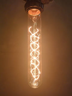 lampada, creativo, illuminazione, luce, illuminato, attrezzatura per l'illuminazione, elettricità, lampadina, raggiante, in casa, luce - fenomeno naturale, filamento, girato in studio, tecnologia, combustibile e produzione di energia, luce elettrica, nessuno, vetro - materiale, Alimentazione elettrica, scoperta, connessione, singolo oggetto, avvicinamento, soffitto, lampada elettrica, luminosità, 4K, CC0, dominio pubblico, privo di copyright