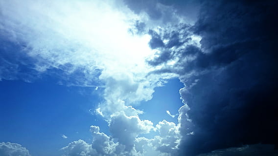 fotografie, bílý, mraky, mrak, nebe, modrý, ve formě mraků, čas, zataženo, kupovité mraky, krajina, cloudformace, počasí, klimatu, Příroda, slunečního světla, paprsek, sluneční paprsky, modrá obloha, světlo, venku, letní, pozadí, mrak - nebe, vzduch, den, světlo - přírodní jev, scéna s oblaky, krása v přírodě, sluneční paprsek, scenics - příroda, životní prostředí, vítr, klid, atmosféra, idylický, slunce, meteorologie, dramatická obloha, Jasný, nikdo, 4K, CC0, veřejná doména, bez autorských práv