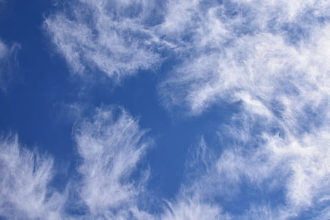fascinantes nubes tenues, paisaje de nubes, skyscape, naturaleza, nubes, clima, brillante, tenue, Cielos, cielo, nube - cielo, azul, belleza en la naturaleza, ambiente, cielo dramático, atmósfera, antecedentes, paisajes - naturaleza, cielo caprichoso, viento, nadie, nublado, el color blanco, día, panorámico, al aire libre, limpiar, meteorología, 5K, CC0, dominio público, libre de derechos