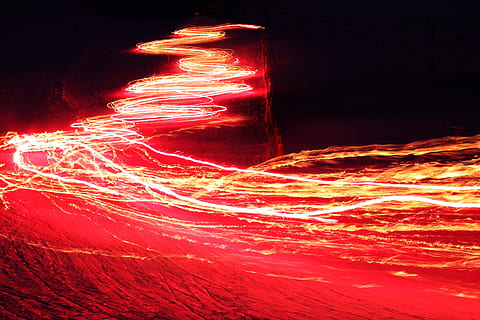 Alperne, koldt, lys, lys, bevægelse, kold, lys, bevægelse, bjerg, nat, ski, skiløbere, stier, sne, vinter, rød, videnskab, abstrakt, ingen mennesker, futuristisk, lang eksponering, glødende, belyst, natur, udendørs, mønster, lys spor, varme - temperatur, lys - naturligt fænomen, kreativitet, multi farvet, sløret bevægelse, lys maleri, studio skud, vand, 4K, CC0, offentligt domæne, royaltyfrie