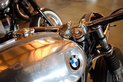 Rad, Motorrad, Chrom, Motor, Maschine, hell, Fahrzeug, alt, klassisch, metallisch, Selfie, Antiquität, Transportmittel, Transport, Metall, Landfahrzeug, glänzend, Scheinwerfer, Nahansicht, Reflexion, Kraftfahrzeug, Fahrrad, keine Leute, Tag, draußen, stationär, Fokus auf den Vordergrund, Auto, Oldtimer, silberfarben, Garage, 4K, CC0, gemeinfrei, lizenzfrei