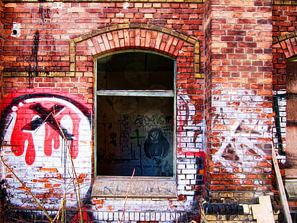 fàbrica, edifici, vell, caduc, hauswand, finestra, ruïna, sortir, llocs perduts, edifici industrial, Leipzig, plagwitz, pintura mural, arquitectura, paret de maó, estructura construïda, maó, graffiti, paret, exterior de l'edifici, funció de construcció de parets, cap gent, dia, arc, text, abandonat, creativitat, resistent, art i artesania, a l'aire lliure, deteriorament, desordenat, mural, arruïnat, 2K, CC0, domini públic, lliure de regalies
