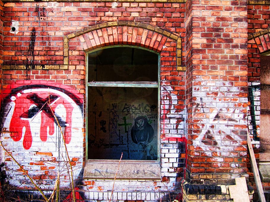 fàbrica, edifici, vell, caduc, hauswand, finestra, ruïna, sortir, llocs perduts, edifici industrial, Leipzig, plagwitz, pintura mural, arquitectura, paret de maó, estructura construïda, maó, graffiti, paret, exterior de l'edifici, funció de construcció de parets, cap gent, dia, arc, text, abandonat, creativitat, resistent, art i artesania, a l'aire lliure, deteriorament, desordenat, mural, arruïnat, 2K