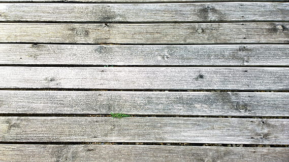 grå, træ-, plank board, træ, vej, jord, mønster, struktur, overflade, etage, sti, gangbro, linjer, natur, træ - materiale, baggrunde, fuld ramme, tekstureret, planke, ingen mennesker, tæt på, dag, gammel, forvitret, gentagelse, boardwalk, murbygningsfunktion, udendørs, direkte over, beskadiget, ru, trækorn, træpaneler, 2K, CC0, offentligt domæne, royaltyfrie