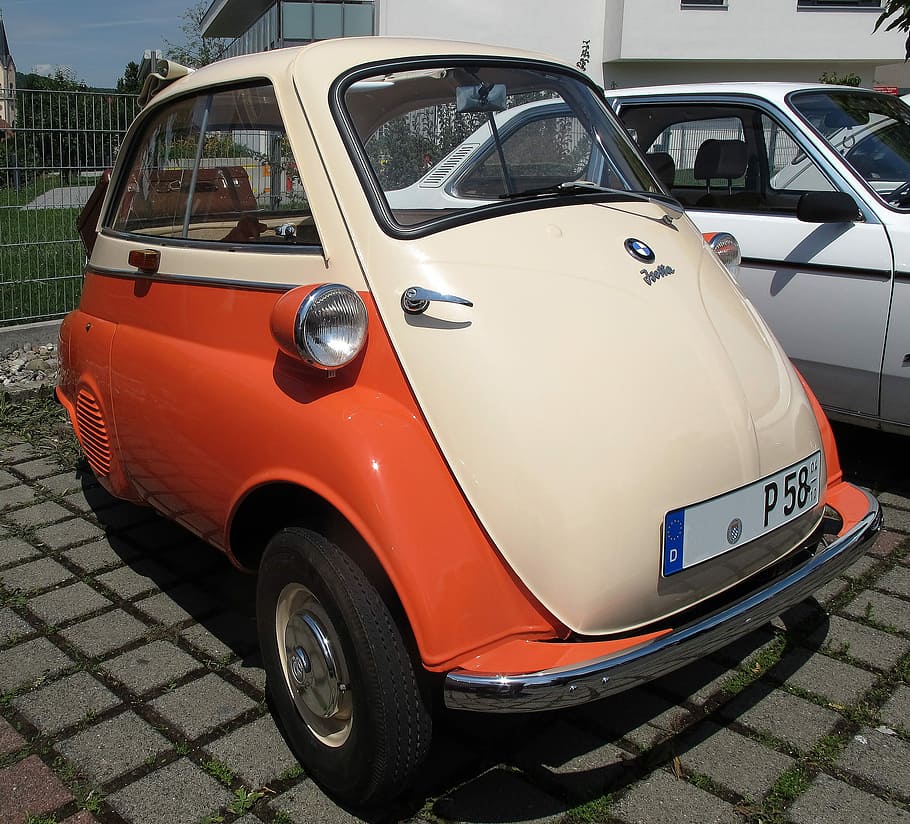 oldtimer, bmw isetta, isetta, bmw, article de col·leccionista, clàssic, nostàlgia, automoció, cotxe, oldi, vehicle, cotxe antic, passat, automàtic, pkw, vell, culte, cotxe petit, dos places, veterà, manera de transport, transport, automòbil, vehicle terrestre, dia, cap gent, aparcament, estacionari, Color blanc, carrer, a l'aire lliure, ciutat, primer pla, viatjar, arquitectura, carretera, naturalesa, estil retro, 2K