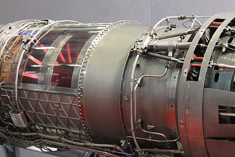 chorro, motor, combatiente, guerra, ali, aeronave, avión, vehículo aéreo, nadie, metal, viaje, adentro, maquinaria, de cerca, motor a reacción, antiguo, cultura de las artes y entretenimiento, día, modo de transporte, transporte, rojo, industria, transporte público, 4K, CC0, dominio público, libre de derechos