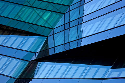 Blau, schwarz, Digital, Tapete, Grün, Glasgebäude, Nahansicht, Foto, Gebäude, Fenster, Glas, Reflexion, Winkel, gebaute Struktur, die Architektur, Glas - Material, Gebäudehülle, Flachwinkelansicht, Bürogebäude außen, modern, Büro, Stadt, keine Leute, Muster, Geometrische Figur, futuristisch, Himmel, Tag, Design, draußen, Wolkenkratzer, Decke, direkt darunter, türkisfarben, 5K, CC0, gemeinfrei, lizenzfrei