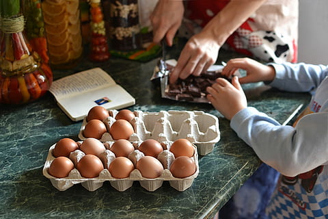 pile, organic, eggs, tray, green, tile table, food, table, egg, hand, natural, cooking, easter, kitchen, holiday, diet, bakery, ingredient, life, healthy, child, eating, delicious, kid, family, young, children, girl, happy, tasty, childhood, cute, cake, en, celebration, birthday, tradition, mother, traditional, party, christmas, together, cook, food and drink, indoors, preparation, healthy eating, freshness, midsection, large group of objects, wellbeing, choice, holding, young adult, lifestyles, egg carton, variation, 2K, CC0, public domain, royalty free