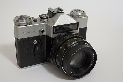 aparat foto, zenit, sovietic, Slr camera, aparat de fotografiat - echipament fotografic, echipament, tehnologie, obiectiv - instrument optic, un singur obiect, fotografii tematice, vechi, stil retro, echipament fotografic, în interior, studio shot, lentilă - ochi, nici o persoana, culoare neagră, natură moartă, elimina, a închide, fundal alb, gri, camera digitala, argintiu colorat, 4K, CC0, domeniu public, fără drepturi de autor