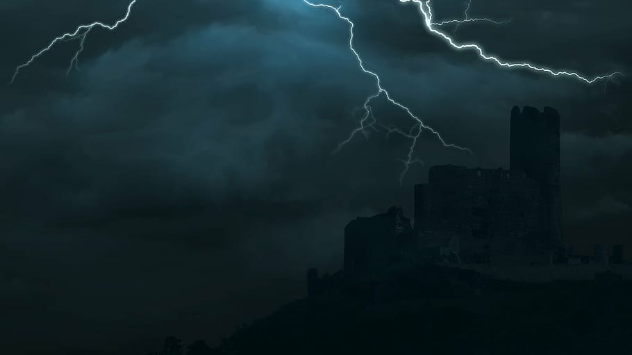 silueta, edificis, trons, castell, núvols, tempesta, parpelleja, crani, horripilant, horror, burgruina, cel, pors, llamps, núvol - cel, fosc, temps, naturalesa, boira, núvol, poder a la natura, poder, arquitectura, bellesa a la natura, llamps bifurcats, cel dramàtic, exterior de l'edifici, núvol de tempesta, estructura construïda, nit, senyal d'advertència, comunicació, cap gent, a l'aire lliure, ominós, meteorologia, 4K