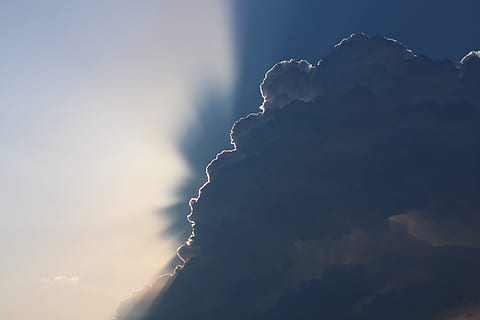 nor, soare, thundercloud, furtună, rază de soare, razele, cer, ușoară, vreme, climat, nor - cer, natură, în aer liber, zi, nici o persoana, frumusețe în natură, scenice - natura, mediu inconjurator, vedere unghiulară joasă, putere în natură, fulger, Munte, siluetă, dramatic cer, Cloudscape, liniște, putere, meteorologie, 5K, CC0, domeniu public, fără drepturi de autor