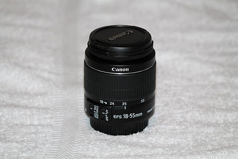 lens, doelstelling, camera, canon, reflex camera, camera - fotografische apparatuur, fotografie thema's, detailopname, kunst cultuur en entertainment, oubollig, geen mensen, lens - optisch instrument, fotografische apparatuur, technologie, binnenshuis, lens - oog, modern, focus op de voorgrond, zwarte kleur, studio opname, enkel object, aantal, tekst, uitrusting, cirkel, zilverkleurig, digitale camera, 1080P, CC0, publiek domein, royaltyvrij