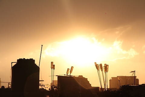 céu, nuvem, por do sol, indústria, exterior do edifício, arquitetura, fábrica, estrutura construída, silhueta, natureza, nuvem - céu, Dom, ninguém, chaminé, luz solar, cor laranja, indústria de construção, ao ar livre, cidade, guindaste - maquinaria de construço, máquinas, poluição do ar, Distrito industrial, poluição, equipamento de construção, 2K, CC0, domínio público, royalty free