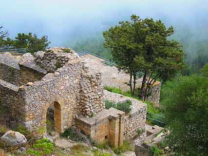 bufavento, zamek, Cypr, roślina, drzewo, architektura, historia, przeszłość, zbudowana struktura, stare ruiny, Natura, starożytny, dzień, stary, żadnych ludzi, wzrost, starożytna cywilizacja, cele podróży, na zewnątrz budynku, uszkodzony, na dworze, turystyka, Ściana, zrujnowany, Kamienna ściana, archeologia, pogorszenie, 2K, CC0, domena publiczna, darmowe zdjęcia