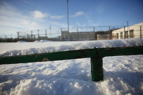 neige, page, effacer, température froide, hiver, la nature, ciel, journée, nuage - ciel, personne, en plein air, couleur blanche, architecture, congelé, structure construite, balustrade, lien, barrière, frontière, clôture, Sécurité, 5K, CC0, domaine public, libre de droits