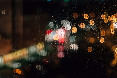 παράθυρο με ραβδώσεις, bokeh effect, διαφανές γυάλινο πλαίσιο, Σαφή, γυάλινο πλαίσιο, Νύχτα, αποπροσανατολισμένη, αφηρημένη, δρόμος, υπόβαθρα, ΚΙΝΗΣΗ στους ΔΡΟΜΟΥΣ, αστική σκηνή, φωτεινός, θολή κίνηση, πόλη, χωρίς κόσμο, κατάστημα, σε εξωτερικό χώρο, βρεγμένος, νερό, γυαλί - υλικό, παράθυρο, βροχή, πτώση, διαφανής, μηχανοκίνητο όχημα, Μεταφορά, σχήμα καρδιάς, αντανάκλαση, αυτοκίνητο, θετικό συναίσθημα, βροχερή περίοδος, αντανάκλαση του φακού, στάλα, 4K, CC0, δημόσιος τομέαςα, χωρίς δικαιώματαe