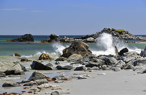Wellen, abstürzt, Felsen, Blau, Himmel, Ozean, Unterbrecher, Surfen, Meer, Wasser, Strand, Natur, Tide, Leistung, Sand, Küste, Ozeanwelle, Spritzen, sprühen, Schaum, Absturz, Energie, Bewegung, draußen, Gezeiten, Insel, Ufer, Strände, Rock, Rock - Objekt, solide, Land, Schönheit in der Natur, plantschen, Welle, Szenen - Natur, keine Leute, Tag, klarer Himmel, brechen, Kraft in der Natur, schlagen, felsige Küste, 4K, CC0, gemeinfrei, lizenzfrei