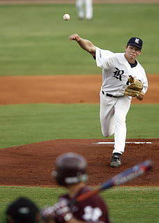baseball, brocca, gettare, pitching, atleta, intonazione, baseball del college, infield, pastella, concorrenza, lancio, palla, sport, baseball - sport, uniforme da baseball, una persona, giocatore di baseball, sportivo, giocando, capi di abbigliamento, palla da baseball, in piedi, uniforme sportiva, persone reali, batting, Mazza da baseball, guanto da baseball, stadio, uomini, colpire, 1080P, CC0, dominio pubblico, privo di copyright