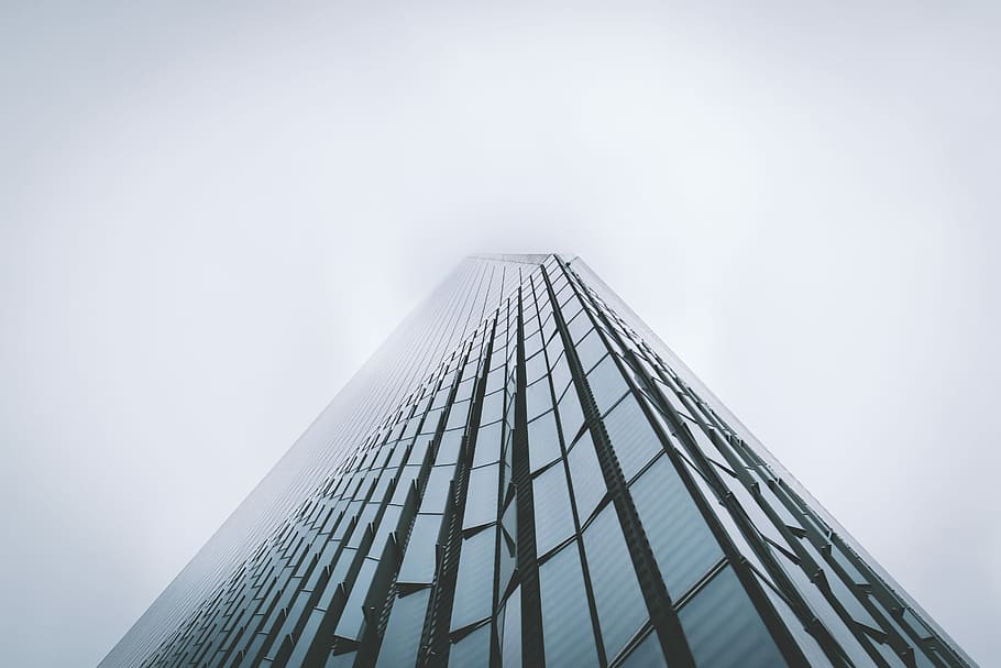 arkitektoniske, fotografering, bygning, orm-øjenvisning, højhus, Sky, arkitektur, minimal, skyskraber, kigger op, tåge, by, World Trade Center, himmel, bygning udvendig, bygget struktur, lav vinkel visning, høj - høj, kontorbygning udvendig, moderne, ingen mennesker, kontor, natur, tårn, kopiere plads, dag, udendørs, direkte under, 5K