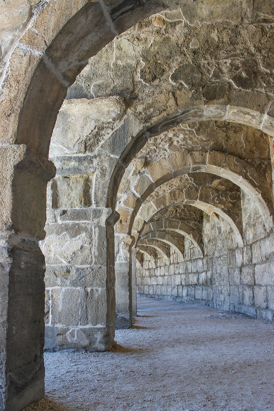 aspendos, gall dindi, arquitectura, arc, història, europa, antic, vell, Església, medieval, lloc famós, material de pedra, el passat, estructura construïda, arcade, edifici, cap gent, dia, destinacions de viatge, columna arquitectònica, a l'interior, antiga ruïna, paret, viatjar, turisme, resistent, abadia, arqueologia, civilització antiga, arquejat, arruïnat, paret de pedra, 4K