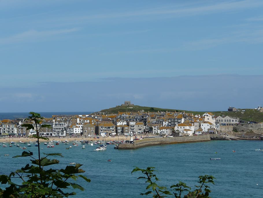 Cornwall, platja, mar, Regne Unit, costa, UK, línia de costa, festa, aigua, cel, cornish, viatjar, sol, paisatge, blau, casa, arquitectura, exterior de l'edifici, estructura construïda, ciutat, edifici, naturalesa, dia, barri residencial, vaixell nàutic, planta, cap gent, terra, transport, arbre, davant del mar, a l'aire lliure, paisatge urbà, 2K