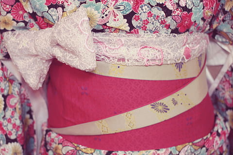 rosa Blumentextil, Rosa, Blumen-, Textil-, Kulturen, Frau, Mode, Kleidung, pinke Farbe, Erwachsene, nur eine frau, Nahansicht, nur Frauen, menschliches Körperteil, Muster, traditionelle Kleidung, Feier, Blumenmuster, Mittelteil, Kleid, Fokus auf den Vordergrund, rot, Tag, Menschen, Veranstaltung, Hochzeit, draußen, Stickerei, menschliches Glied, 1080P, CC0, gemeinfrei, lizenzfrei