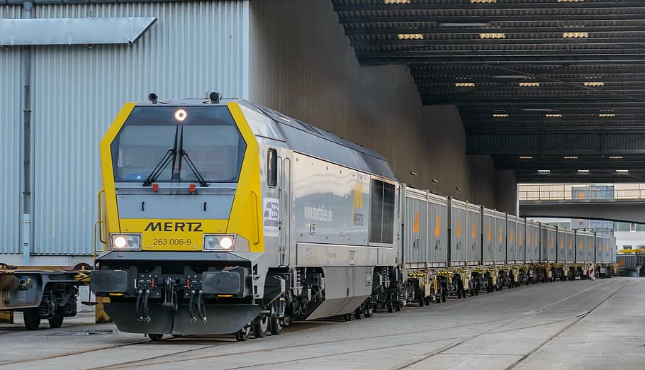 Lokomotive, Güterzug, Wagen, Zug, Eisenbahn, Transport, Diesellokomotive, voith maxima 30 cc, 263006-9, Transportart, Zug - Fahrzeug, öffentliche Verkehrsmittel, Industrie, Güterverkehr, keine Leute, Tag, draußen, Transportmittel, Schienenverkehr, Landfahrzeug, die Architektur, Bahngleis, Spur, Reise, gebaute Struktur, stationär, unterwegs, Bewegung, Bahnhof, Ankunft, 1080P