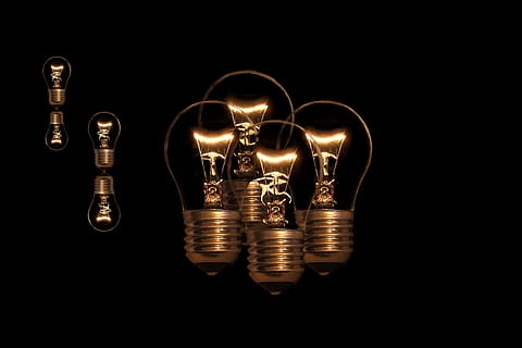 lyspære, pærer, versjon, lys, glødtråd, tråd, byttet om, elektrisk lys, belysning, montering, refleksjon, ingen folk, svart bakgrunn, teknologi, filament, innendørs, belysningsutstyr, elektrisitet, belyst, glødende, drivstoff og kraftproduksjon, studio skudd, lys - naturlig fenomen, kreativitet, pære, kopiere plass, nærbilde, strømforsyning, elektrisk lampe, 1080P, CC0, offentlig domene, opphavsrett gratis