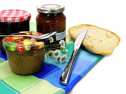 morgenmad, brød, spise, brødskiver, mad, marmelade, snack, Bagværk, hjemmelavet, frugtagtig, ernæring, kniv, kulhydrater, hvede, korn, sød, mad og drikke, krukke, konserves, spise redskaber, indendørs, sund kost, friskhed, beholder, velvære, grøntsag, måltid, køkkenredskaber, ingen mennesker, studio skud, bord, stilleben, ske, bordkniv, Vegetarmad, 4K, CC0, offentligt domæne, royaltyfrie